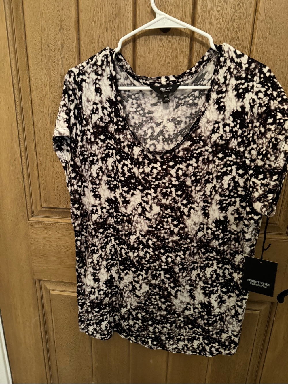 Simply Vera Vera Wang Black and White Speckle V-Neck Tee